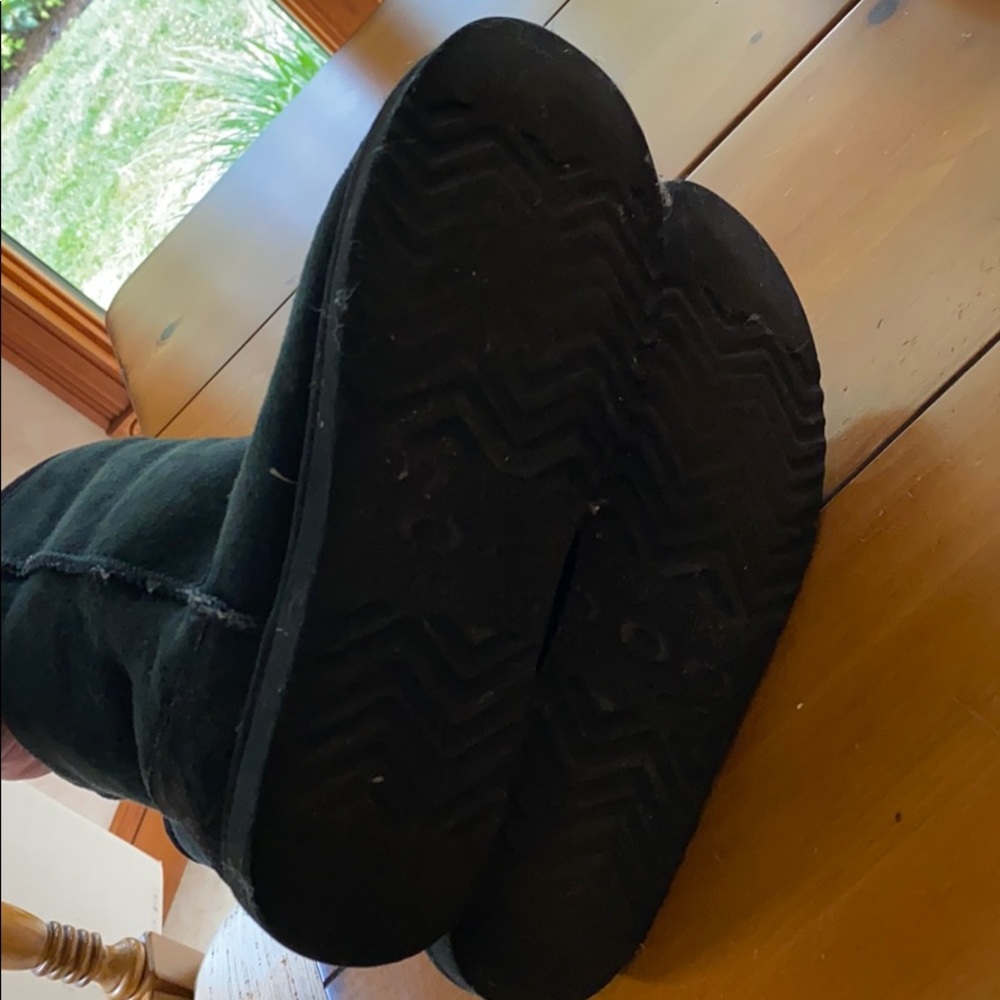 Black Uggs sz 9 - Picture 3 of 3